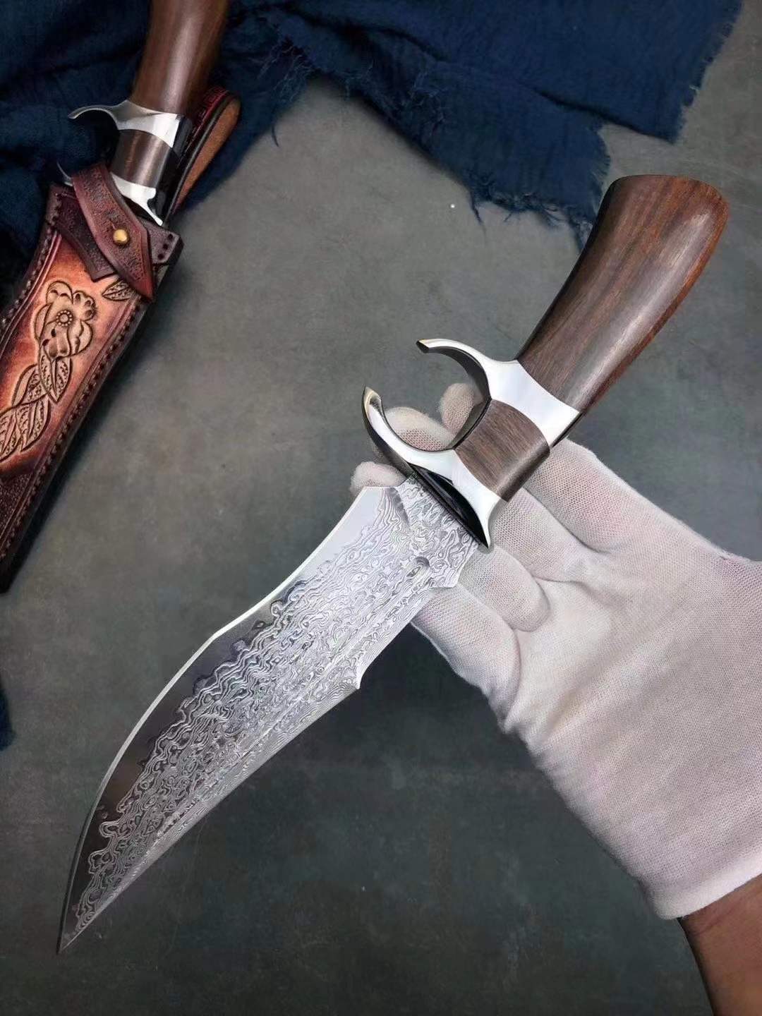 DAMASCUS STEEL BOWIE KNIFE