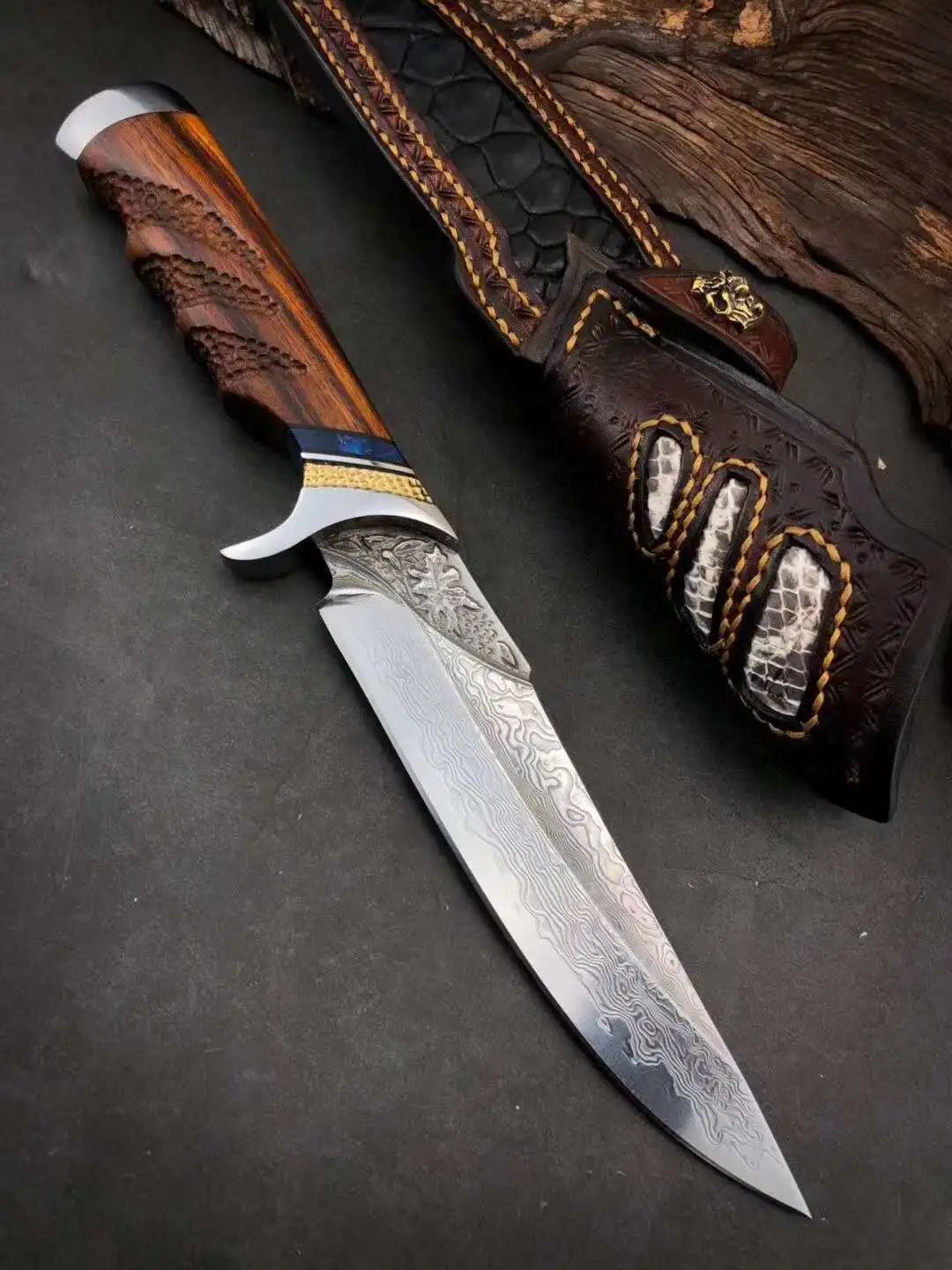 Handmade Damascus Steel Hunting Knife with Leather Sheath