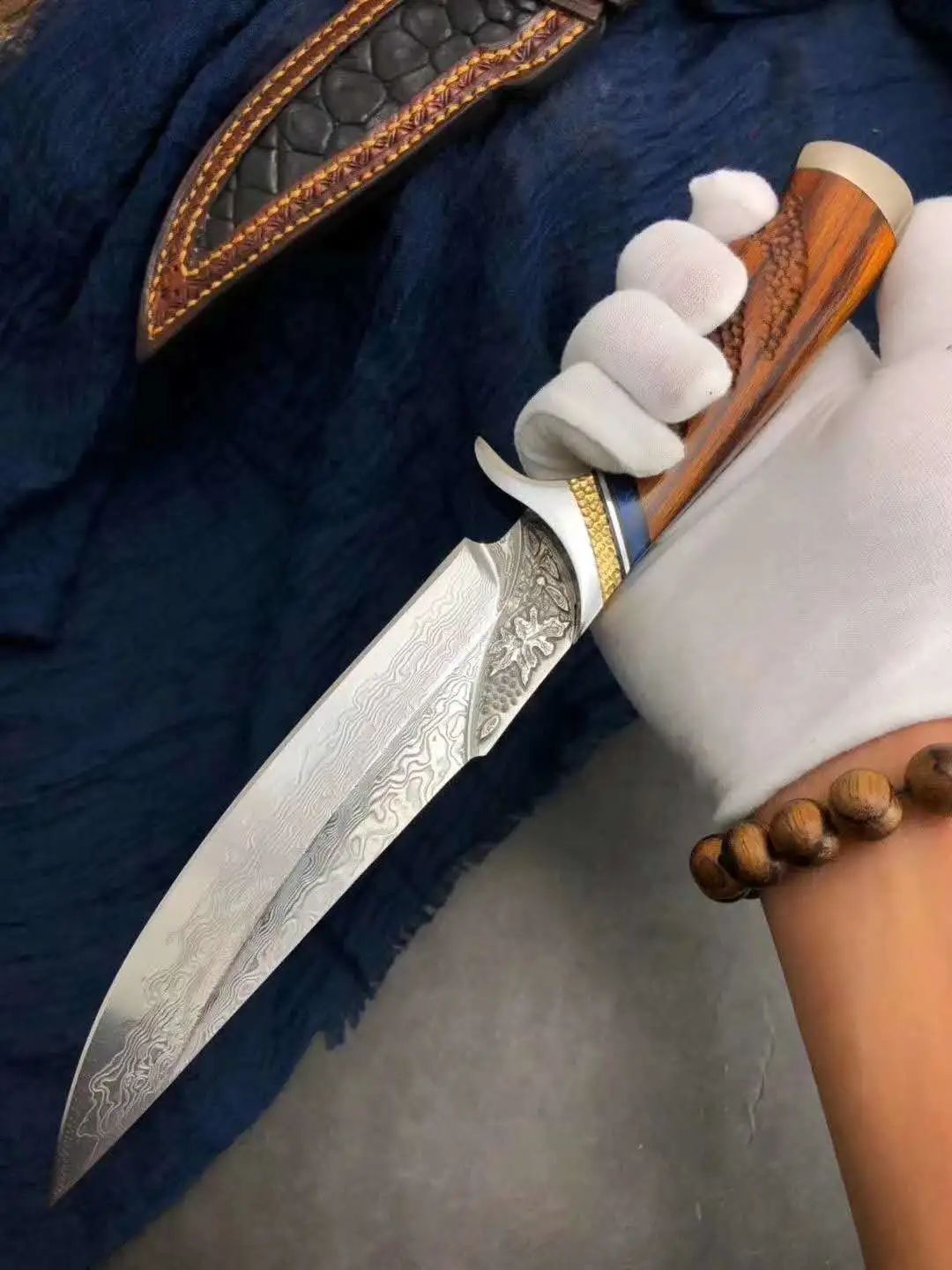 Handmade Damascus Steel Hunting Knife with Leather Sheath