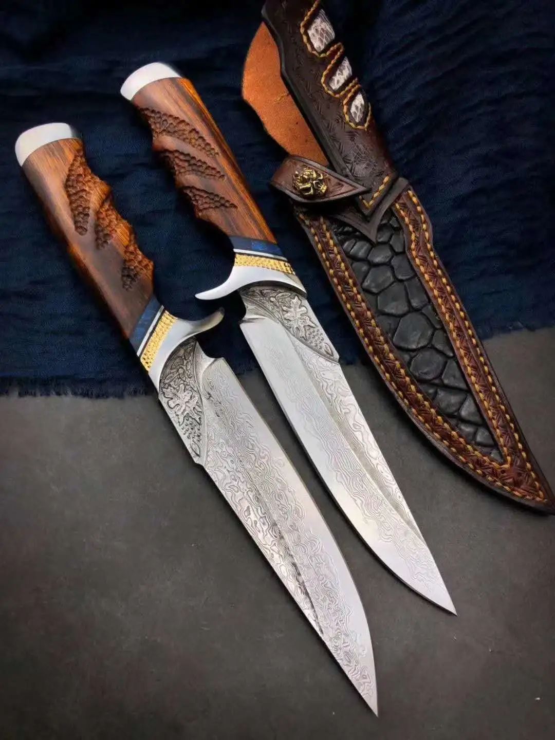 Handmade Damascus Steel Hunting Knife with Leather Sheath