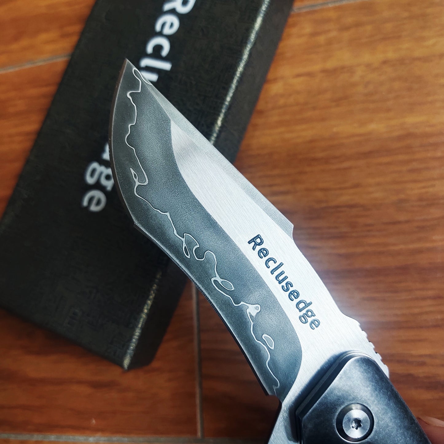 Reclusedge SKD-11 Steel Blade Carbon Fiber Handle Folding Knife